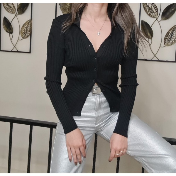 Siyah Polo Yaka Düğmeli Hırka